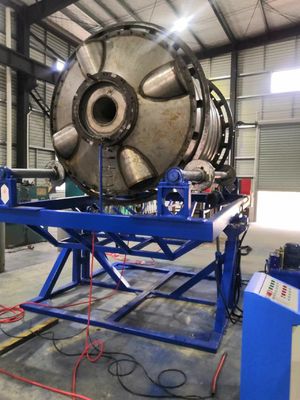 Máquina de moldagem rotativa de chamas A Máquina de moldagem por injeção perfeita para fabricação de tanques de água