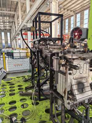 Comprar Máquina de moldagem por injecção de aquecimento elétrico com controlo de temperatura preciso e rotação de dois eixos para moldagem por rotação de alta precisão Fabricação em linha