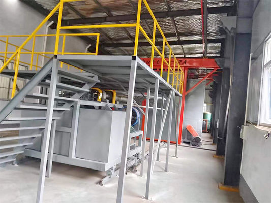 Uma máquina de moldagem por rotação totalmente automática controlada por uma máquina de moldagem por injecção de plástico oco (PLC)